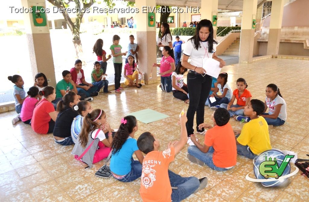 Uno de los Grupos de la Pasua Infantil 2013 en desarrollo de un tema